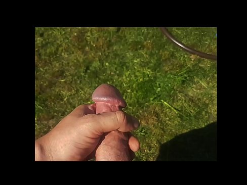 ❤️ Varma varmulo iĝas sian rozkoloran fikigon kaj ŝprucas kun ŝprucaĵo en somera ĝardeno ❤ Porno fb ĉe ni ﹏